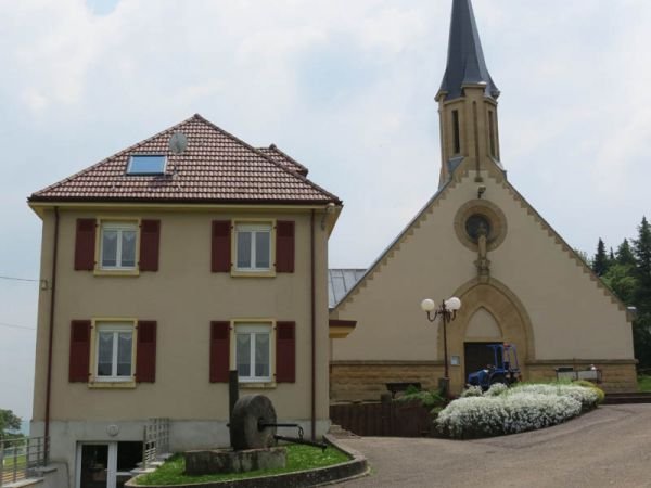 Altes Pfarrhaus und die franzoesische Kirche